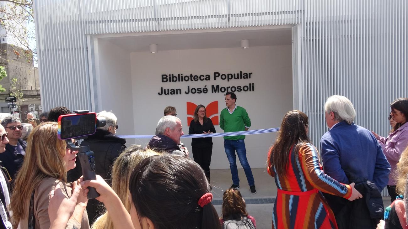 Flamante Biblioteca pública en la Plaza Liber Seregni