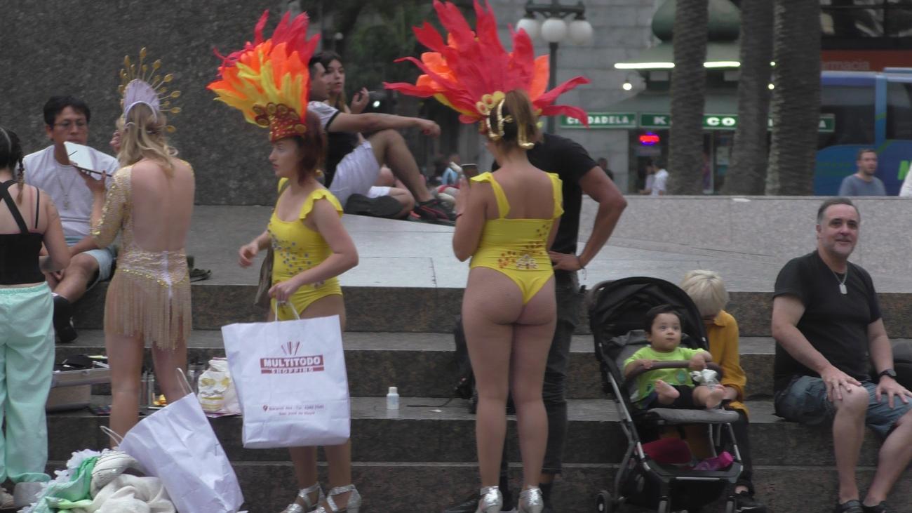 En la previa del desfile