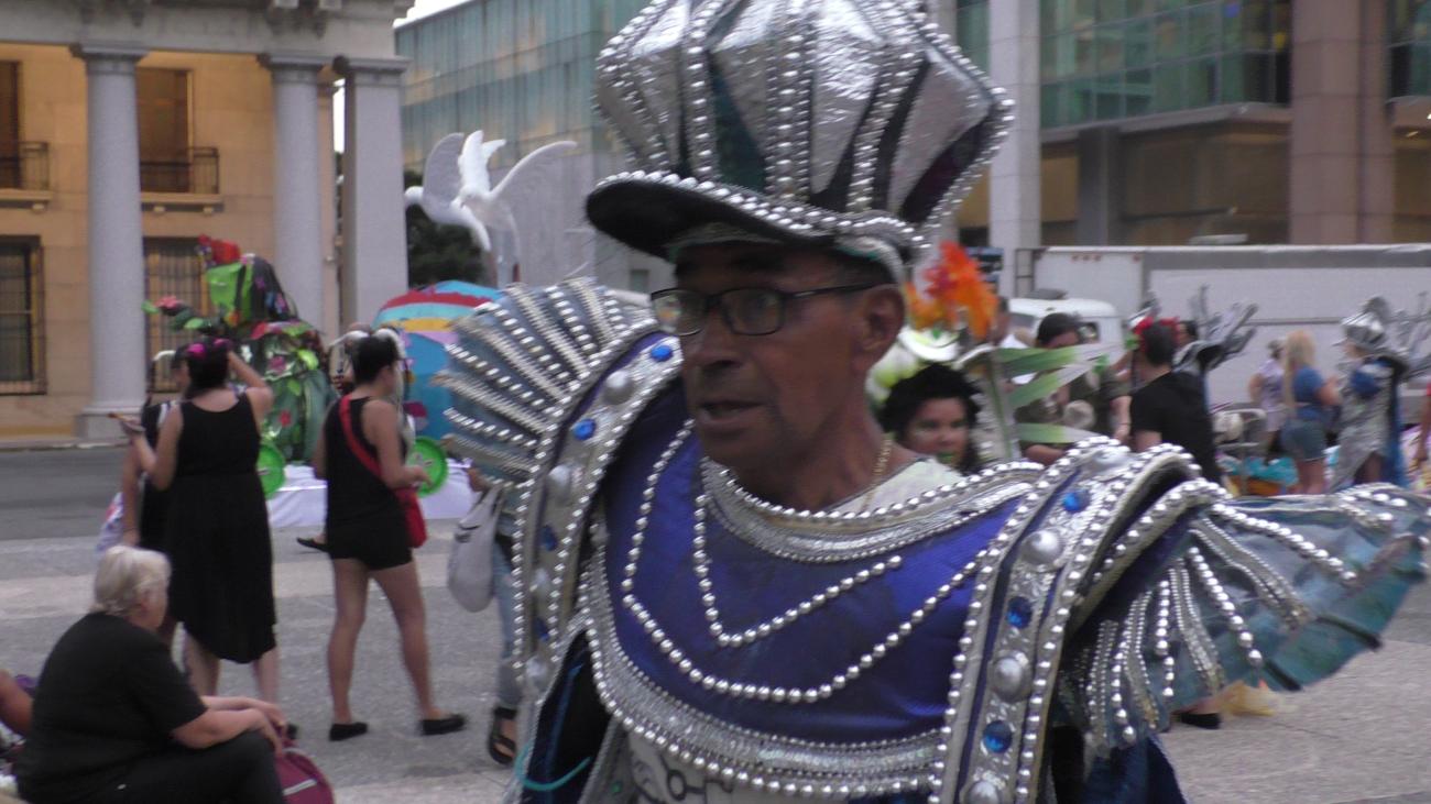 En la previa del desfile