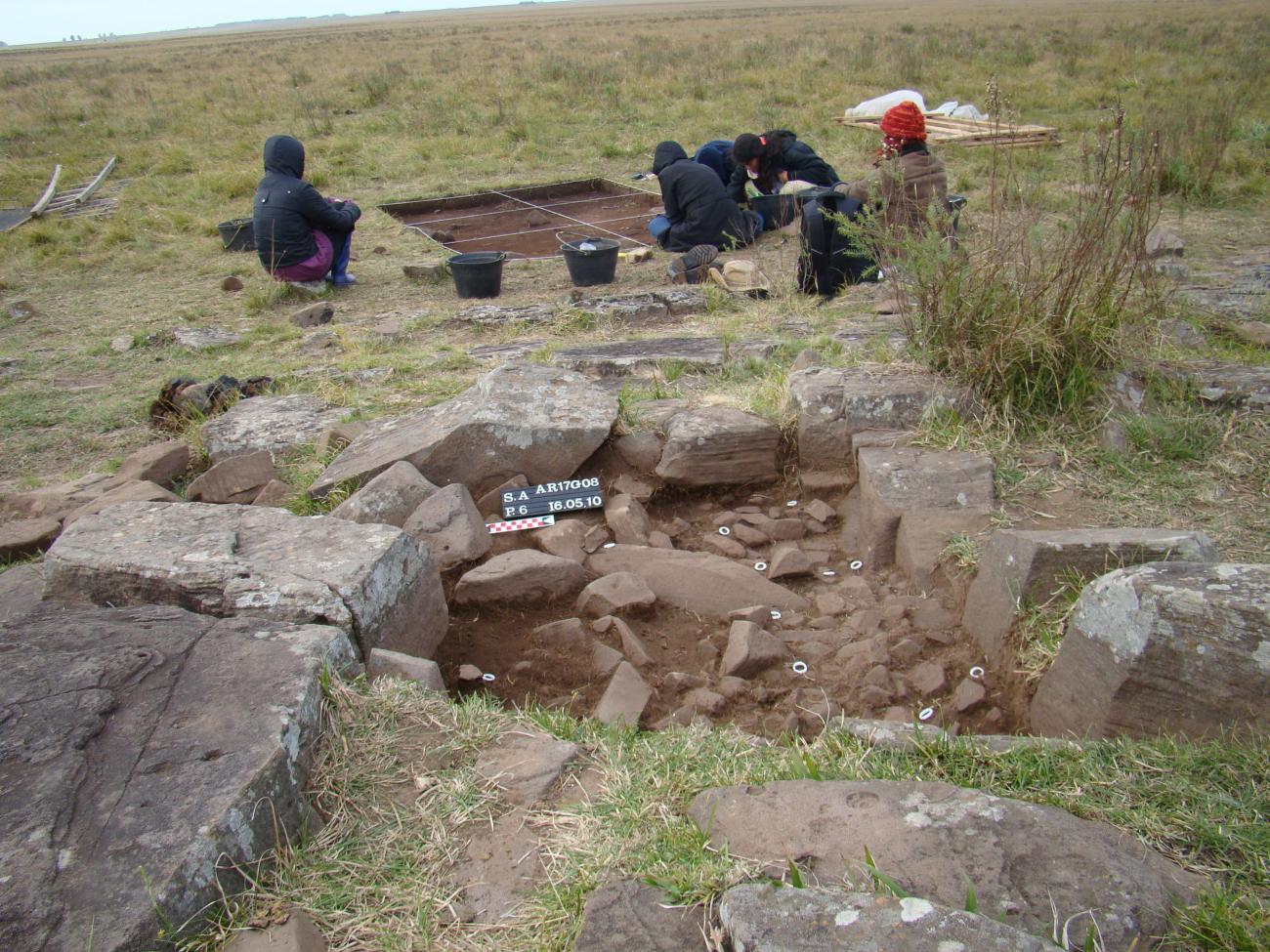 Excavaciones de sitios con petroglifos. Departamento de Artigas, Uruguay..
