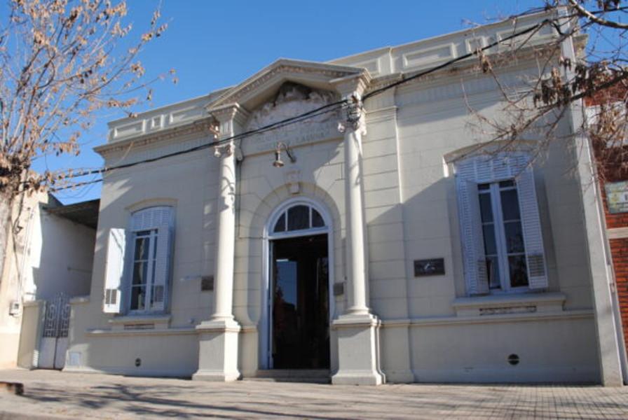 Fachada de la biblioteca