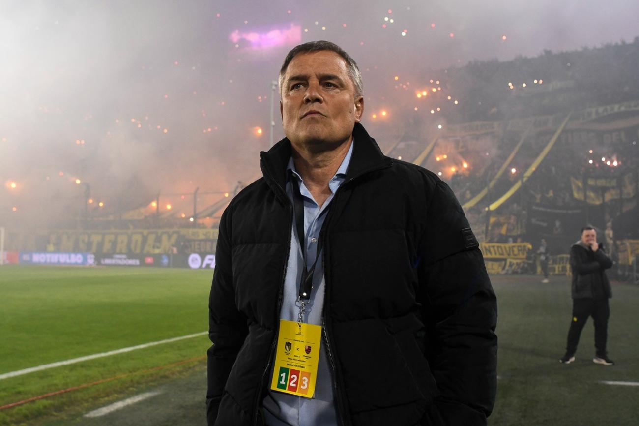 Diego Aguirre, director técnico de Peñarol, durante el partido Peñarol vs Flamengo cuartos de final de la Copa Conmebol Libertadores, el 26 de setiembre de 2024 en el Estadio Campeón del Siglo, en Montevideo. / Foto:  Sandro Pereyra, Agencia Gamba.-