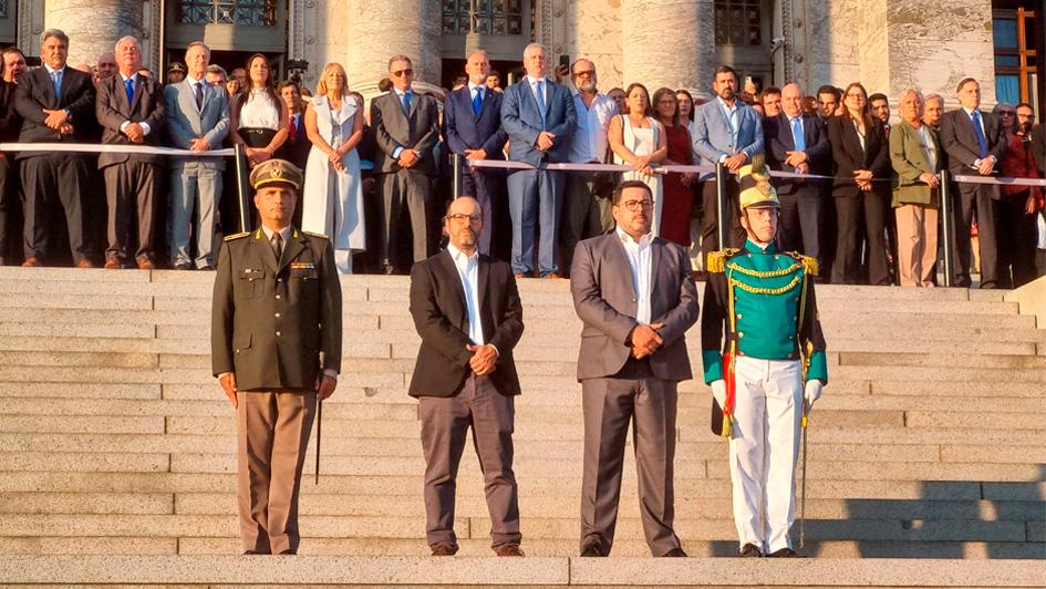 Presidentes de ambas Cámaras en el desfile militar de cierre de la jornada