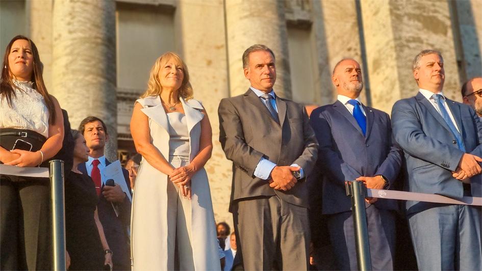 El presidente electo Yamandú Orsi, y la vicepresidenta electa Carolina Cosse