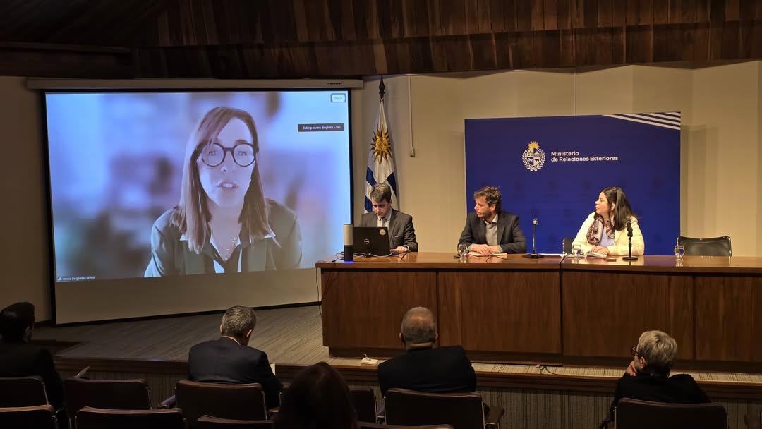 La Asociación de la Prensa Uruguaya integró una de las mesas centrales del evento realizado en Cancillería por el Día Mundial de la Libertad de Prensa.