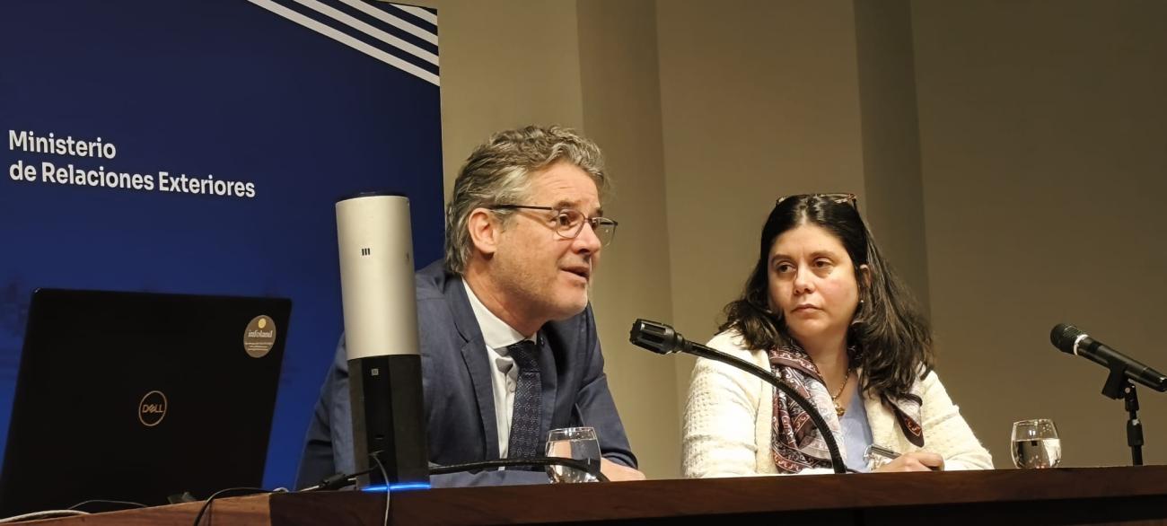 La Asociación de la Prensa Uruguaya integró una de las mesas centrales del evento realizado en Cancillería por el Día Mundial de la Libertad de Prensa.