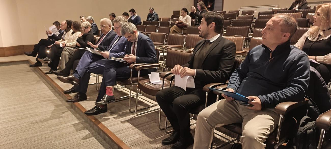 La Asociación de la Prensa Uruguaya integró una de las mesas centrales del evento realizado en Cancillería por el Día Mundial de la Libertad de Prensa.