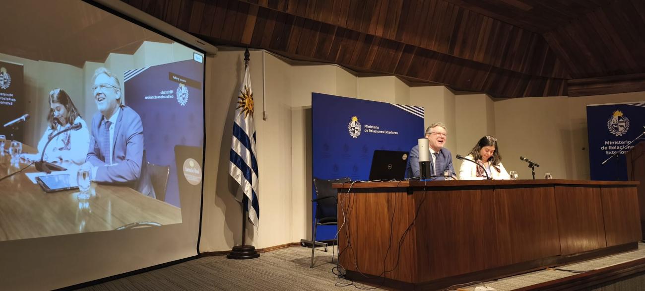 La Asociación de la Prensa Uruguaya integró una de las mesas centrales del evento realizado en Cancillería por el Día Mundial de la Libertad de Prensa.