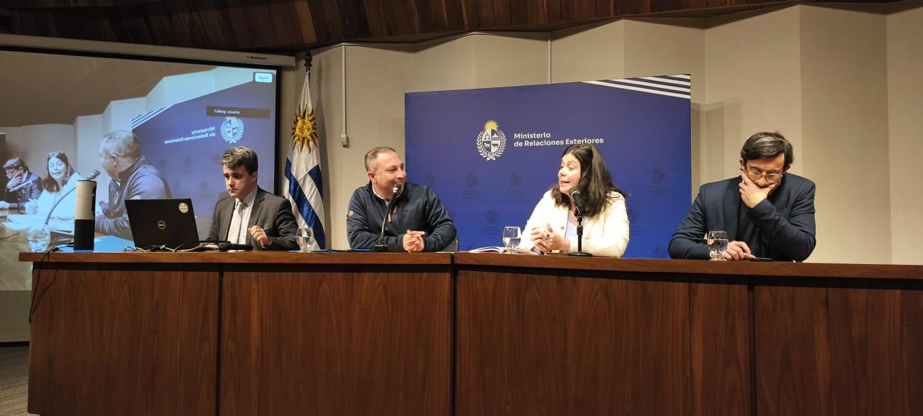 La Asociación de la Prensa Uruguaya integró una de las mesas centrales del evento realizado en Cancillería por el Día Mundial de la Libertad de Prensa.