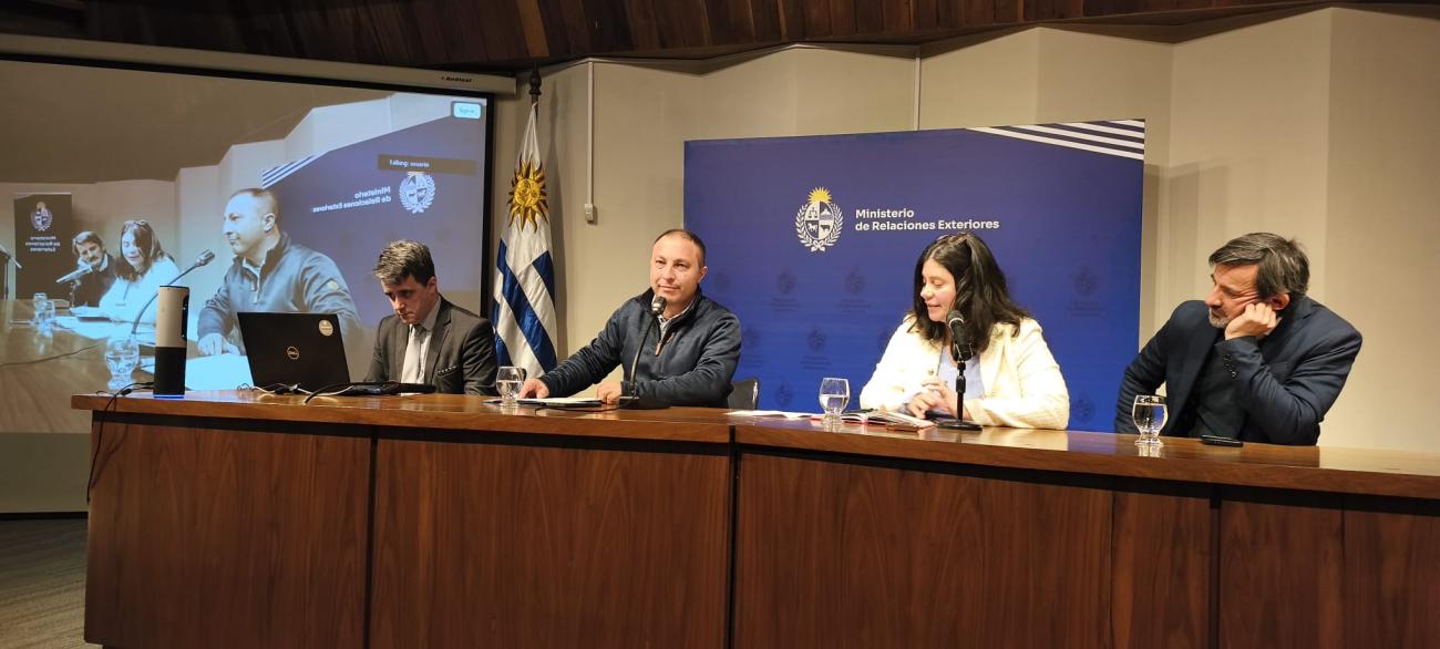 La Asociación de la Prensa Uruguaya integró una de las mesas centrales del evento realizado en Cancillería por el Día Mundial de la Libertad de Prensa.