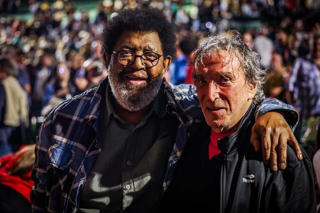 El "negro" Rada junto a Cacho de la Cruz, juntos hicieron muchas presentaciones. Foto Diego Martínez
